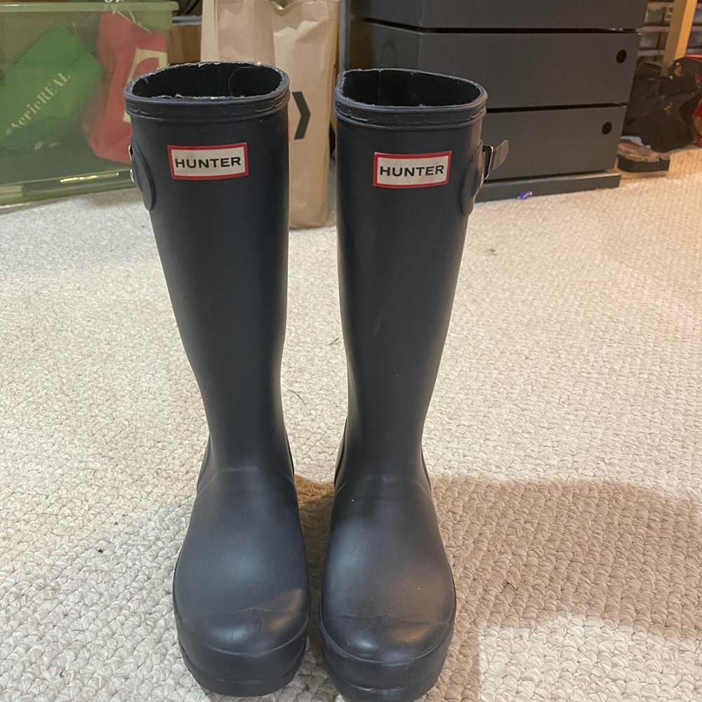 Navy Hunter Boots US size Boys 5/ Girls 6